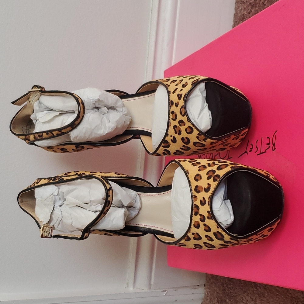 Betsy Johnson platform heels - Picture 4 of 9